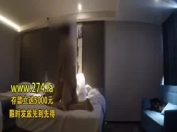 刺激！戴着婚戒给我深喉爆草的少妇！[00:06:13]